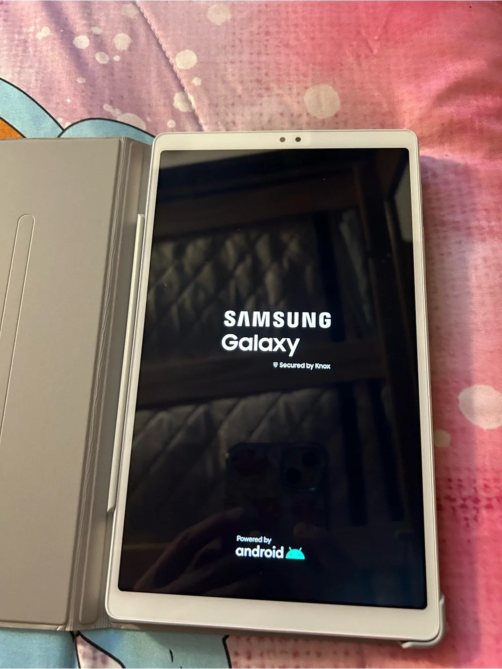 Samsung White Tablet with White Slim Cover